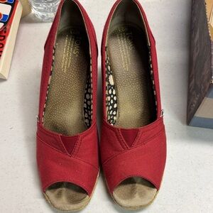 TOMS Women's Scarlet Espadrille Peep Toes